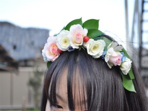 卒業式の生花の髪飾りカチューシャ